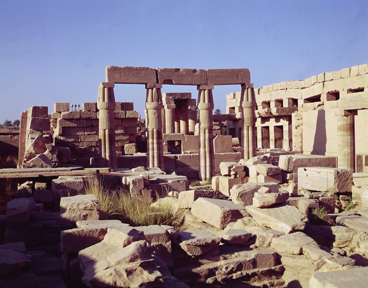 El Pequeño Templo de Tutmosis III de Egyptian 18th Dynasty