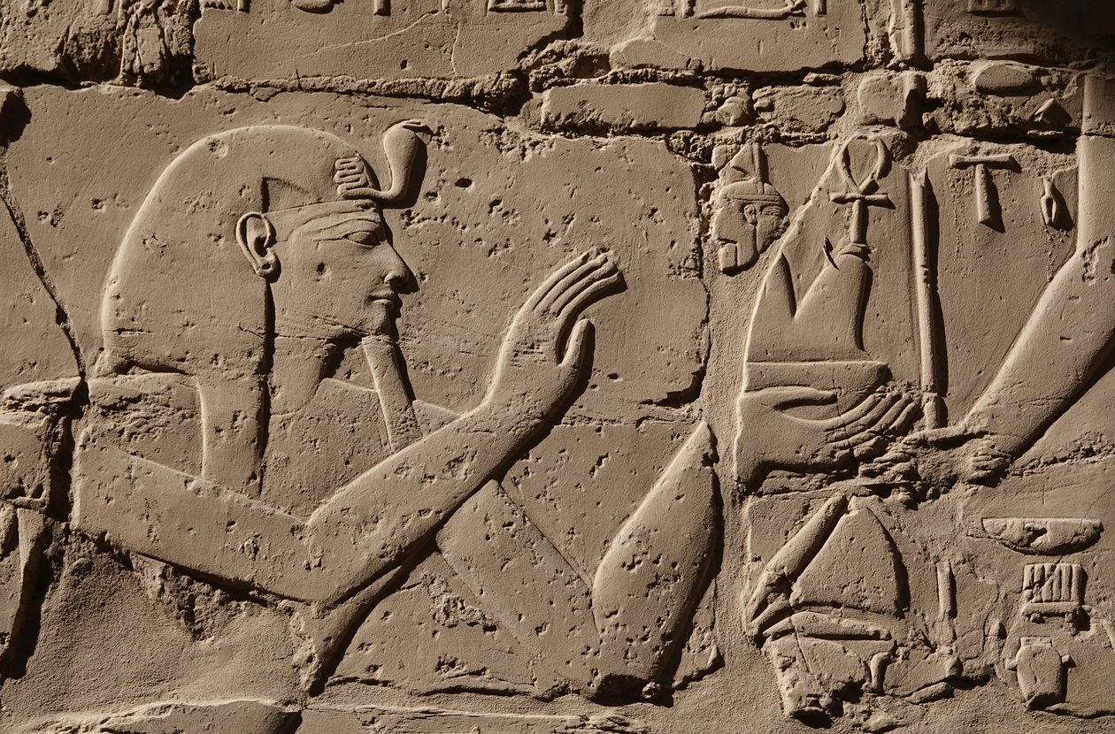 Faraón con tocado de cobra, Karnac (relieve) de Egyptian Egyptian