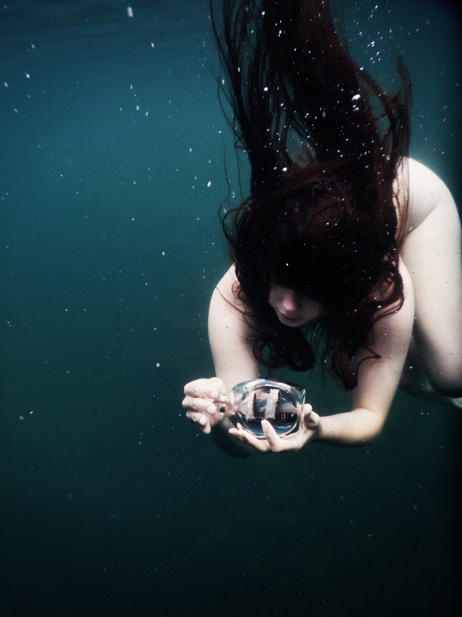 Buscando un submarino, 2016 (serigrafía). de Elinleticia Högabo
