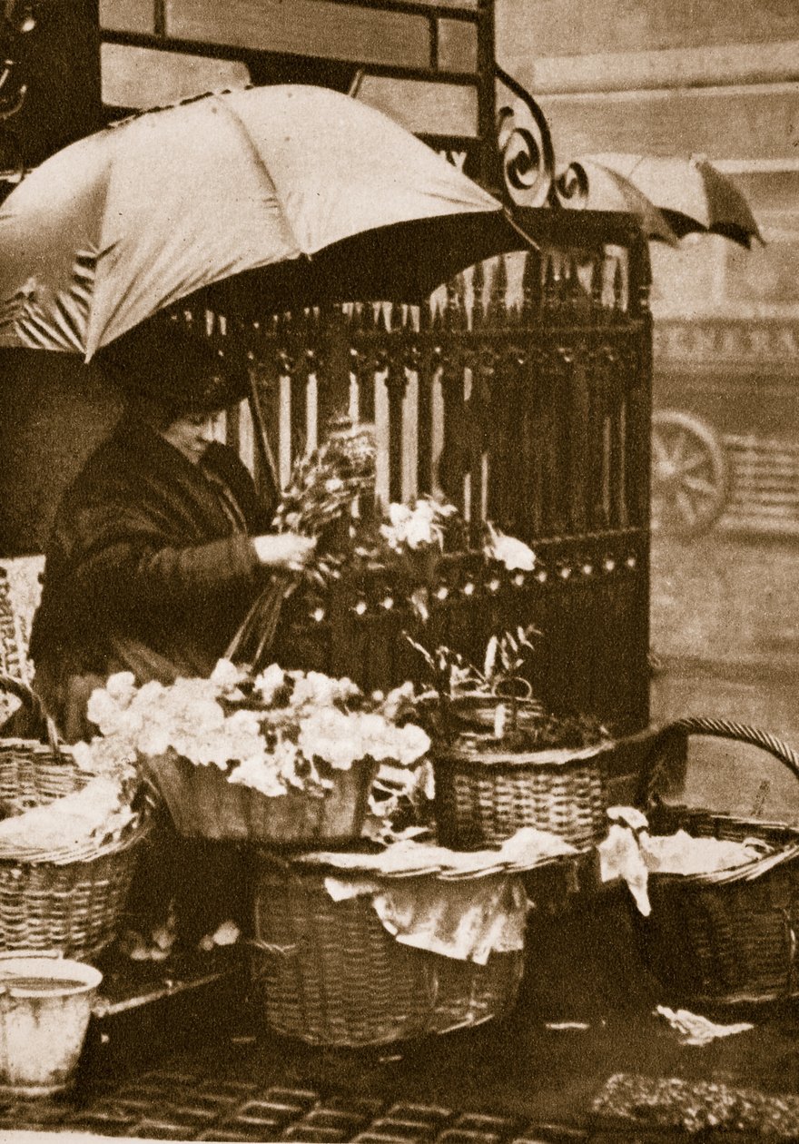 Una vendedora de flores en Piccadilly Circus de English Photographer
