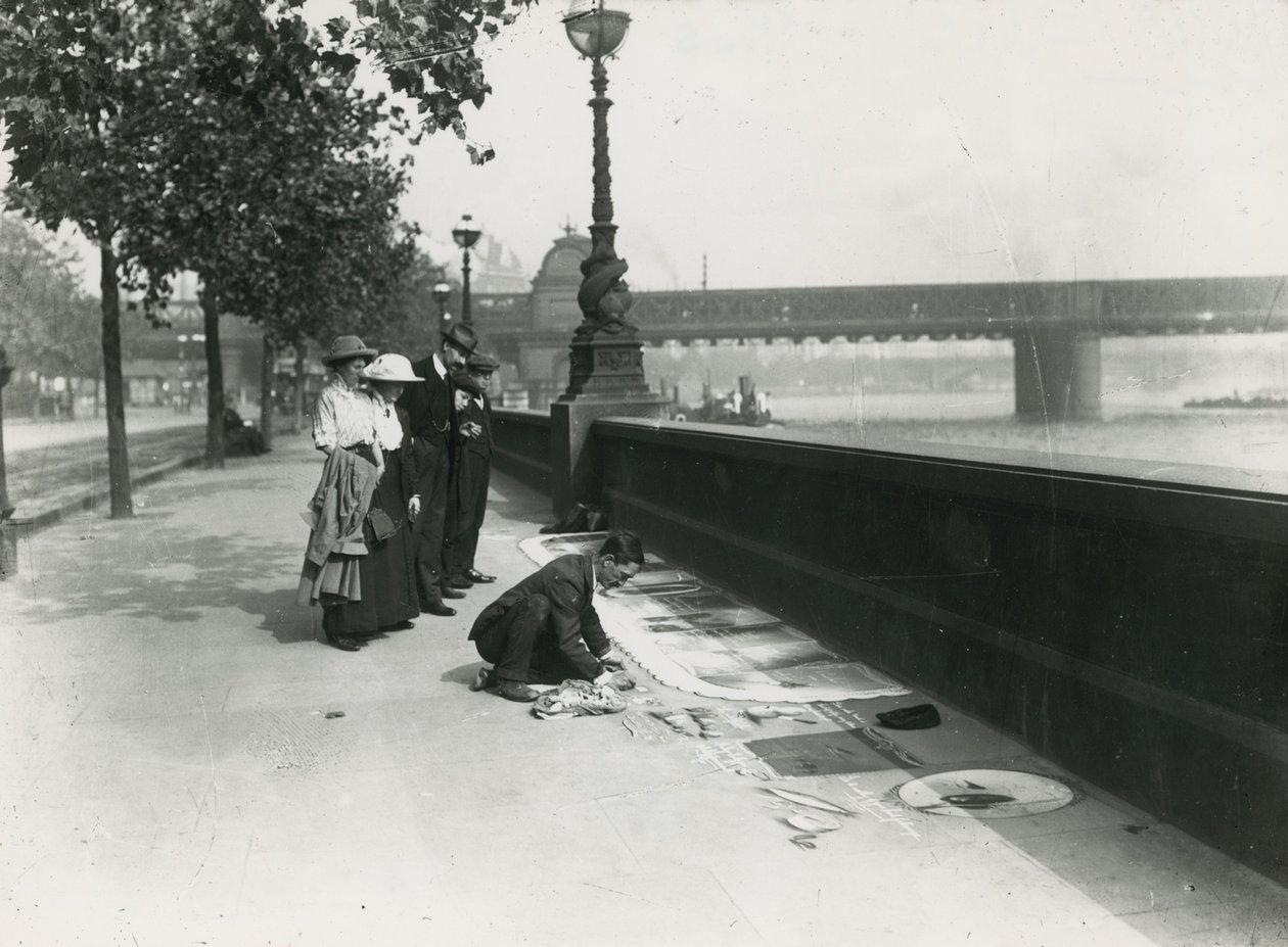 Un artista de pavimento en el Embankment de English Photographer