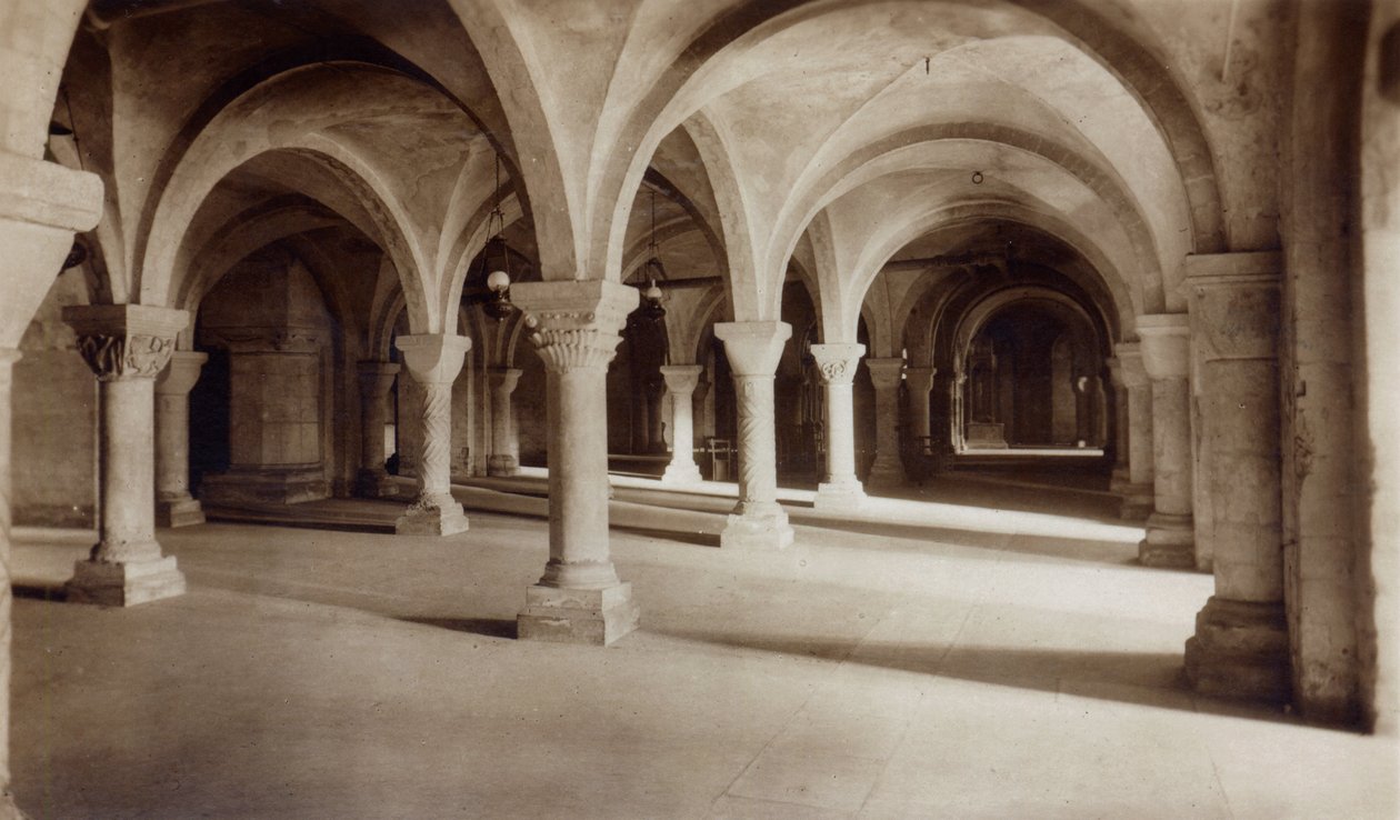 Cripta en la Catedral de Canterbury, c.1920 de English Photographer