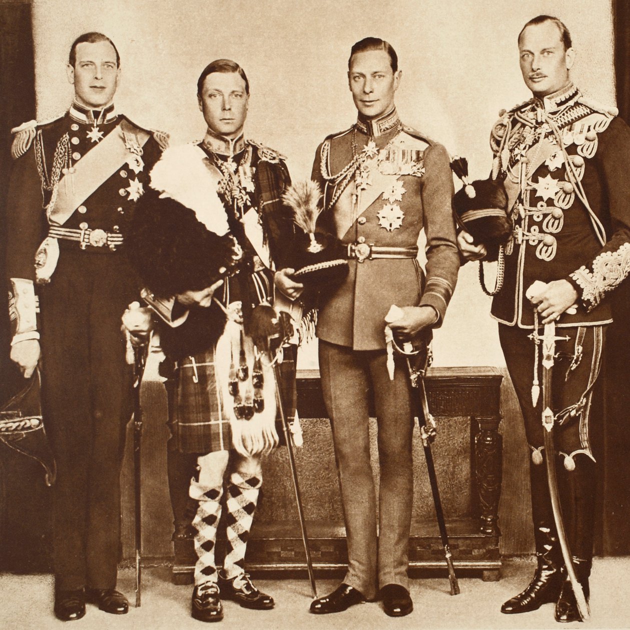 El Rey Eduardo con sus hermanos, años 1930 de English Photographer