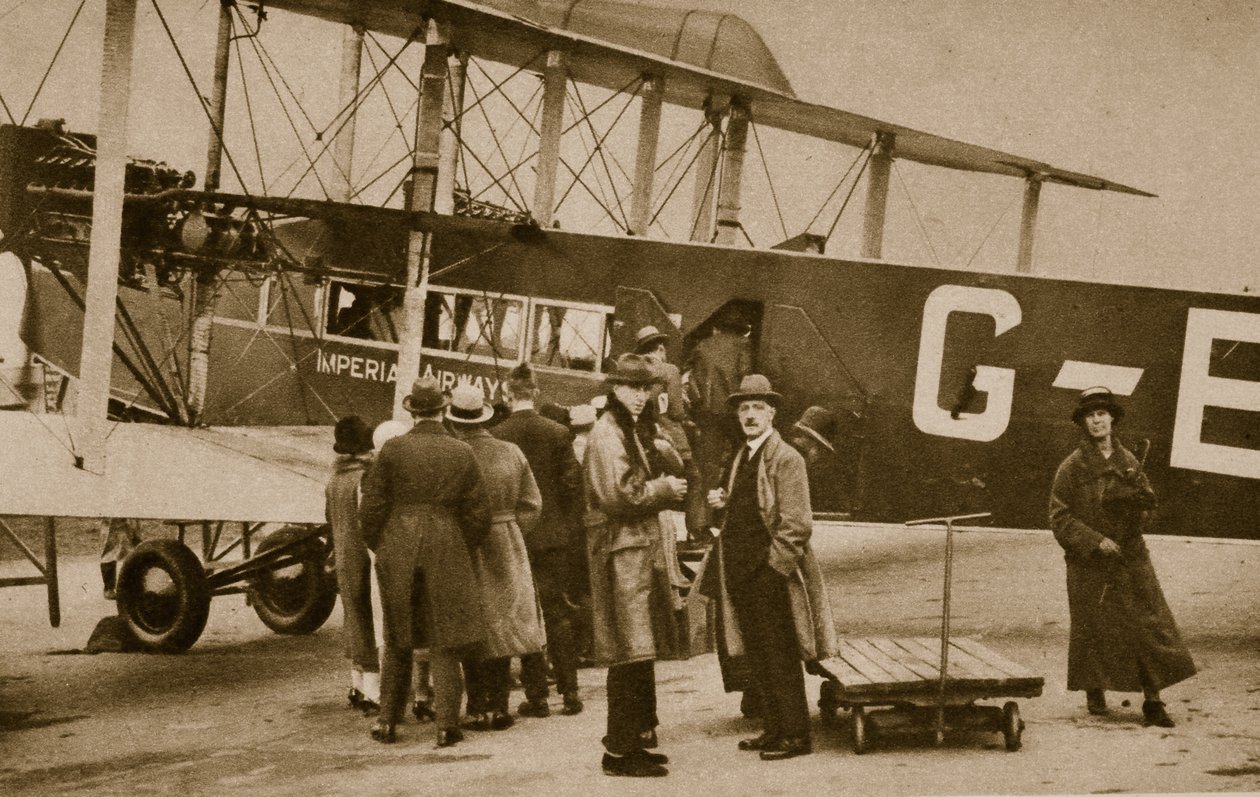 Pasajeros embarcando para París en una aeronave de Imperial Airways de English Photographer