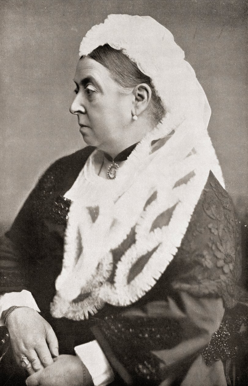 Reina Victoria (1819-1901) a la edad de sesenta y seis años, c.1885 de English Photographer
