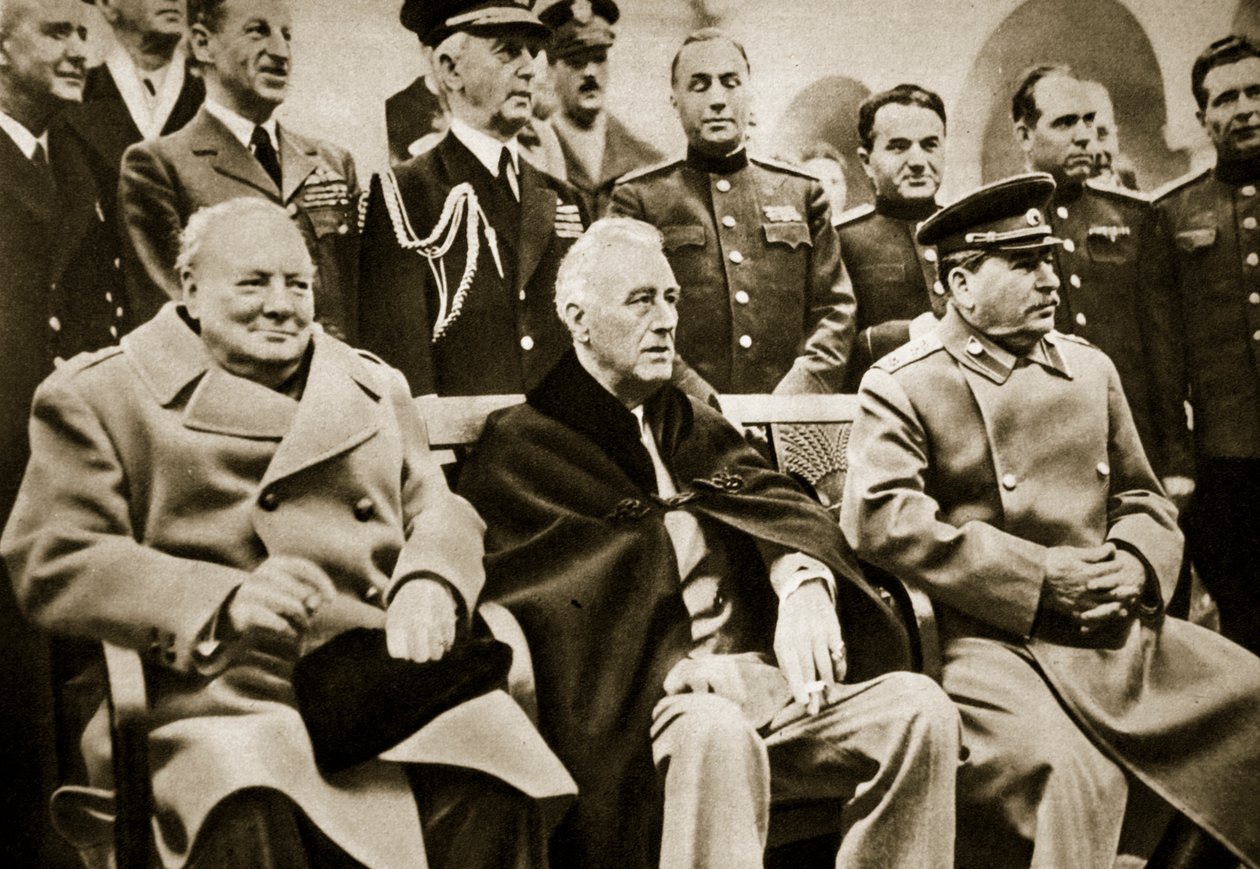 Los Tres Grandes en la Conferencia de Yalta. Primer Ministro Churchill, Presidente Roosevelt y Generalísimo Stalin, febrero de 1945 de English Photographer