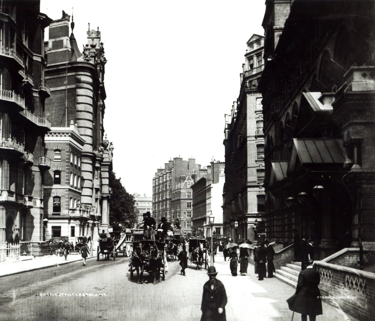 Calle Victoria, Londres, c.1890 de English Photographer