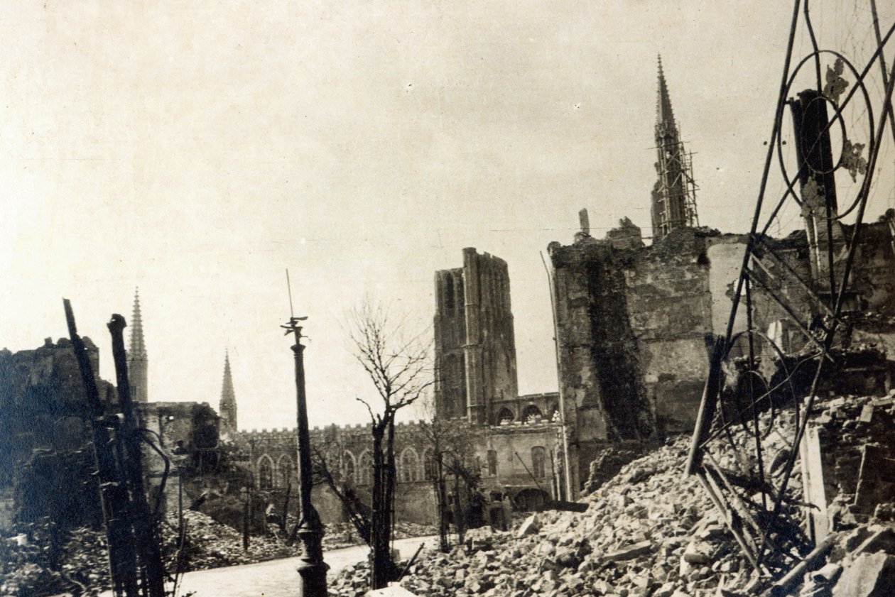 Ypres desde Rue de Ville, junio 1915 de English Photographer