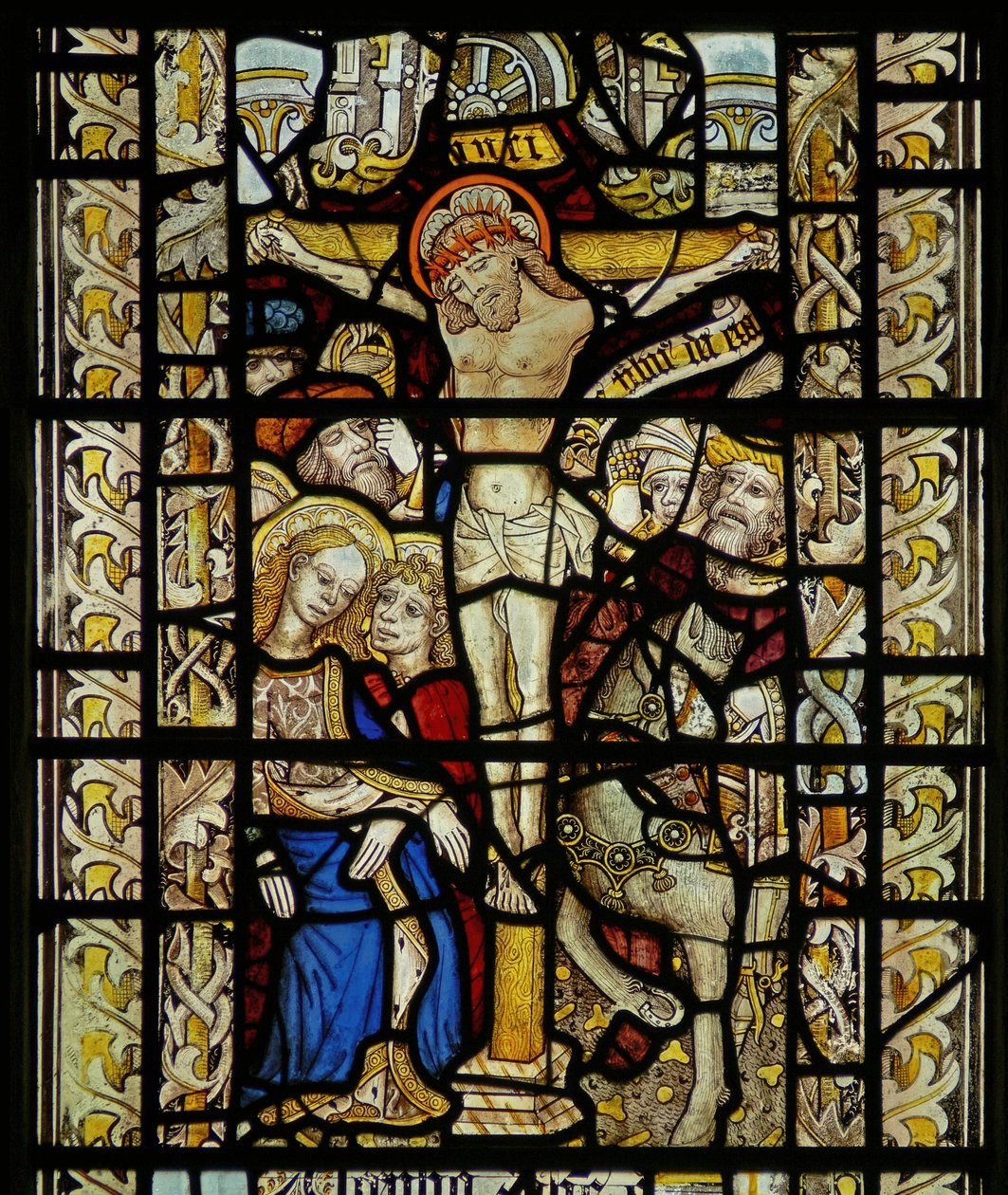 Ventana que representa la Crucifixión de English School