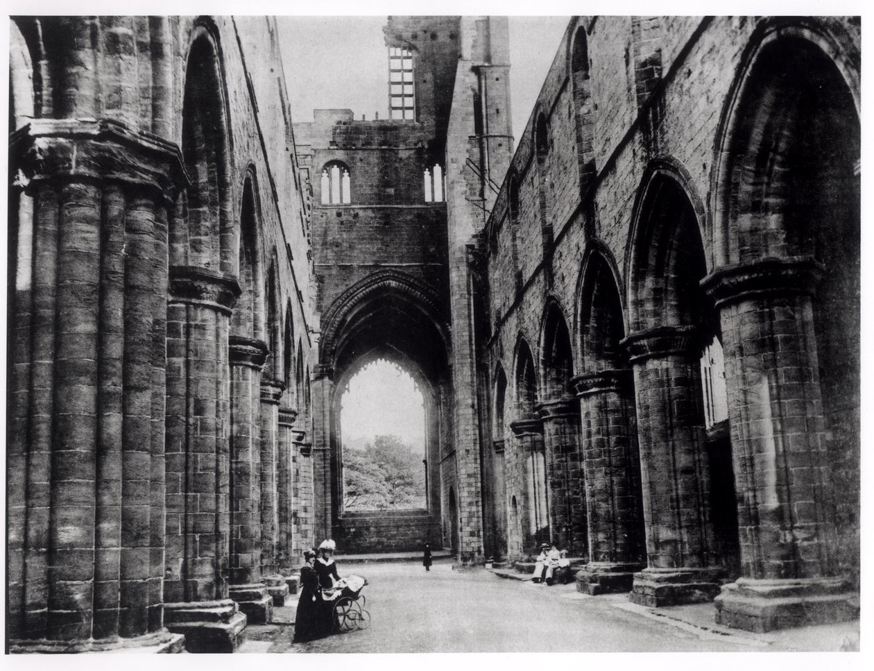 Visitantes a la Abadía de Kirkstall de English Photographer English Photographer