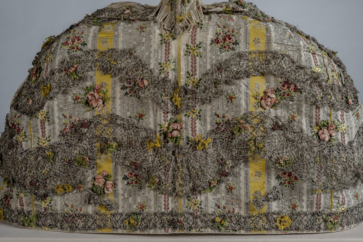 Mantua de muñeca de moda (falda) de English School