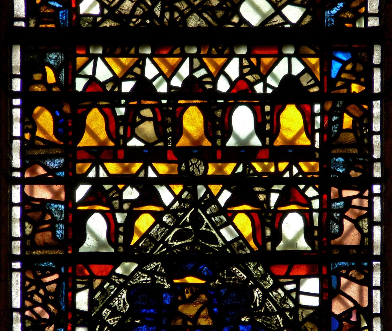 Ventana w41 que representa campanas de English School