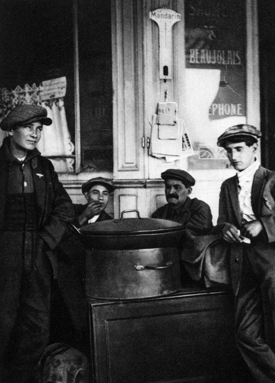 Vendedores callejeros de castañas asadas, París, 1931 de Ernest Flammarion