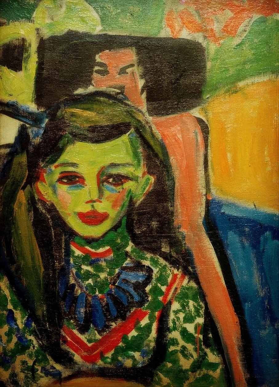 Fränzi frente a una silla tallada de Ernst Ludwig Kirchner