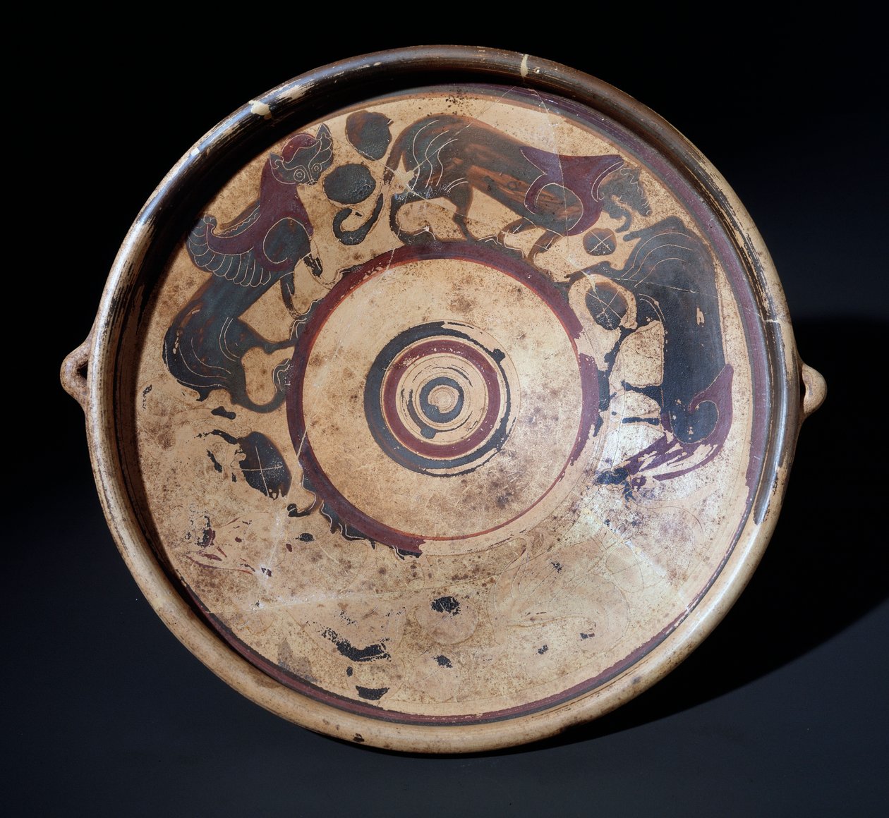 Plato de terracota que representa animales, 600-590 a.C. de Etruscan