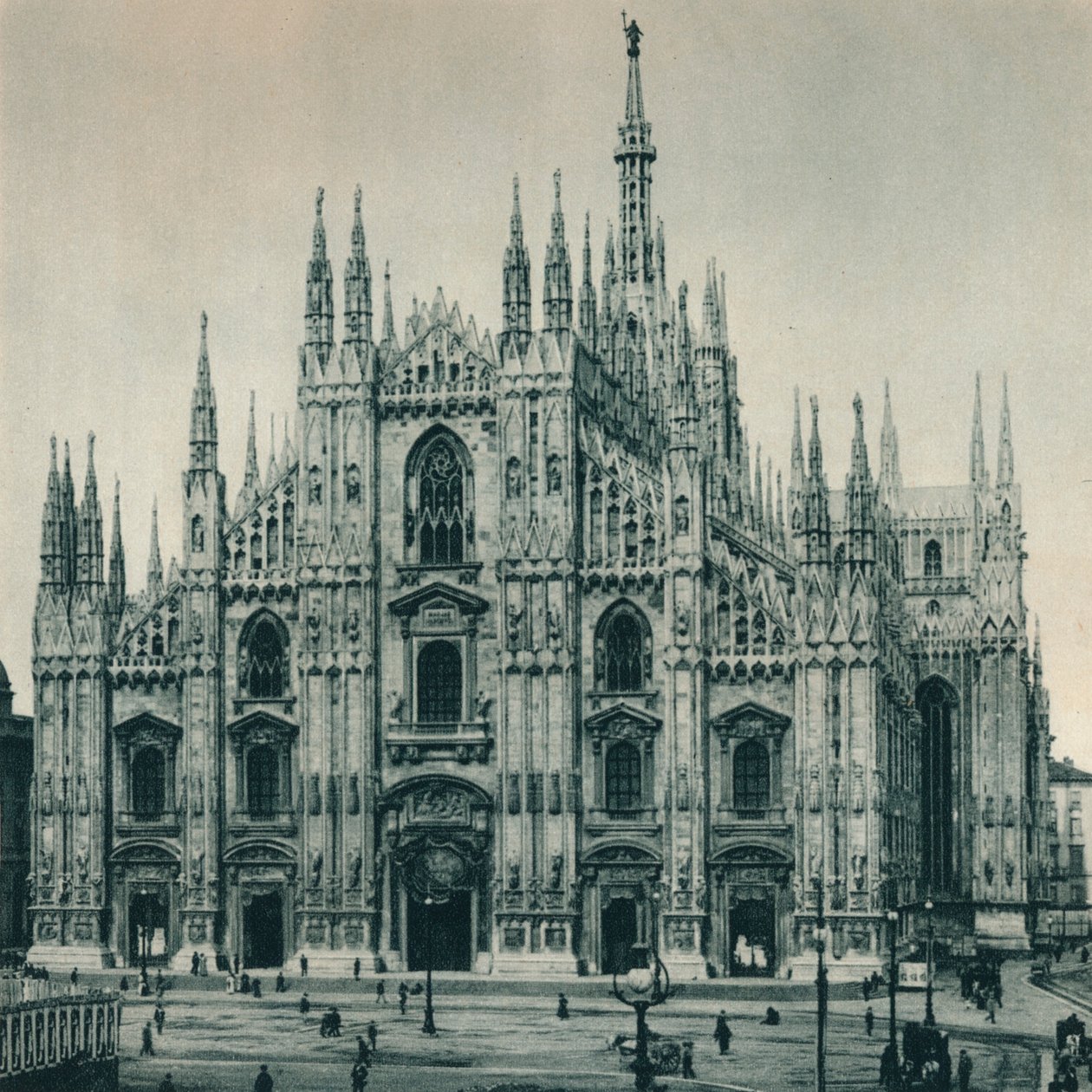 Fachada del Duomo, Milán, Italia, 1927 de Eugen Poppel