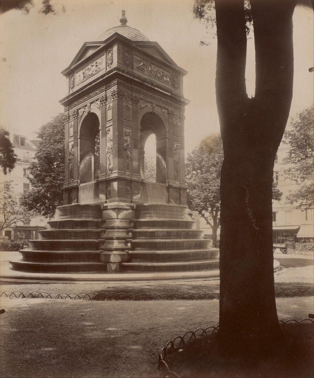 Fuente de los Inocentes de Eugène Atget