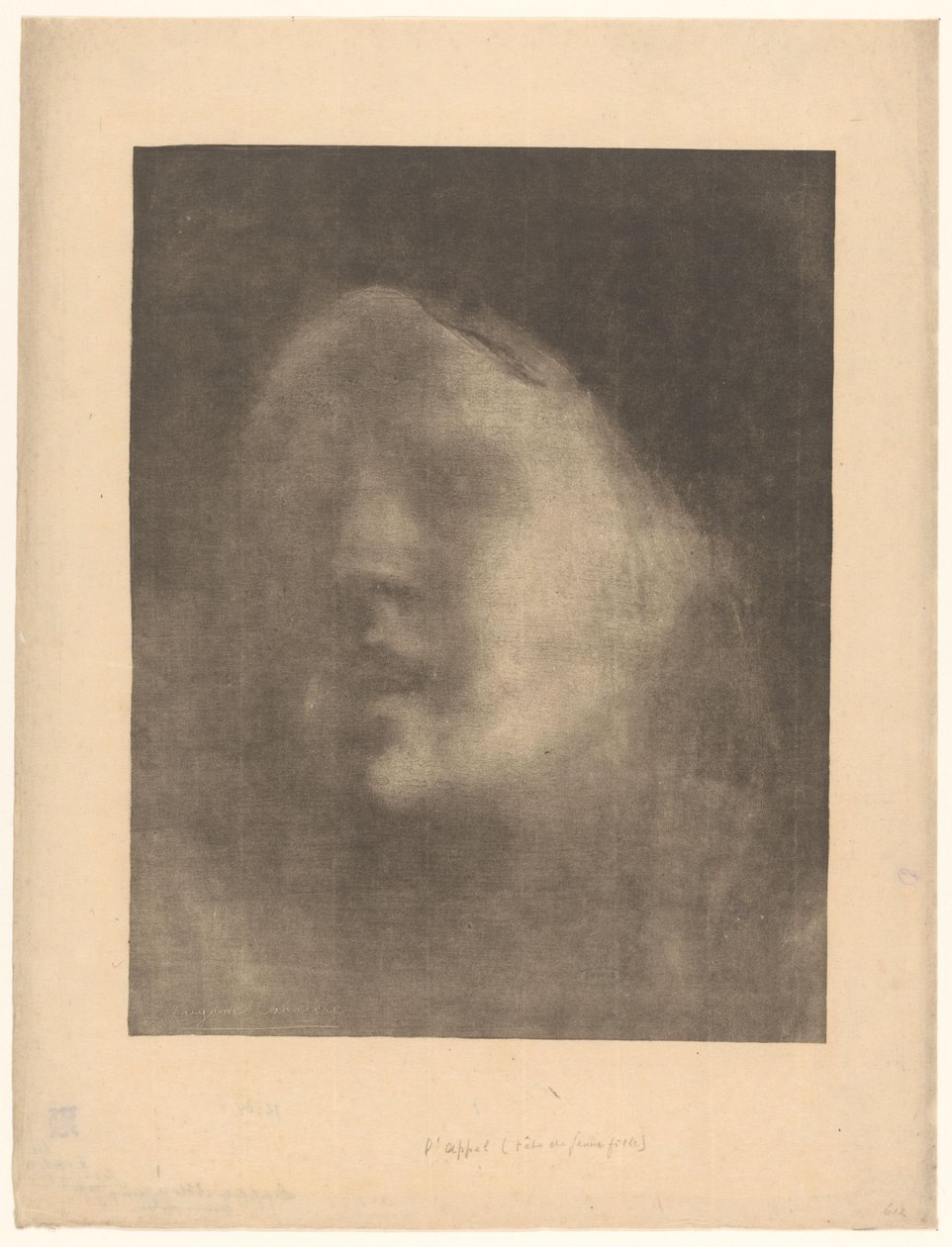 Rostro de una joven que habla
L