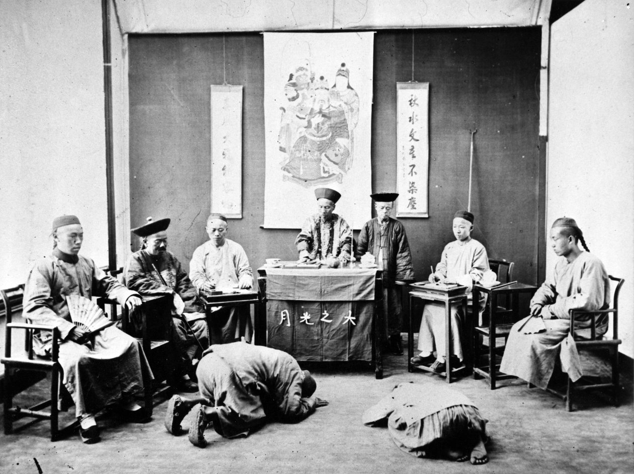 Tribunal de magistrados, Pekín, c.1870 de European Photographer
