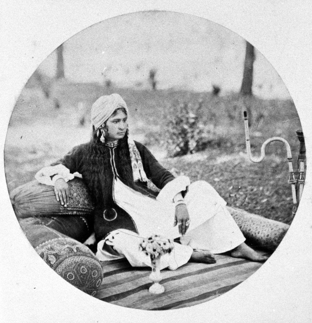 Retrato de una chica Nautch, c.1860s de European Photographer