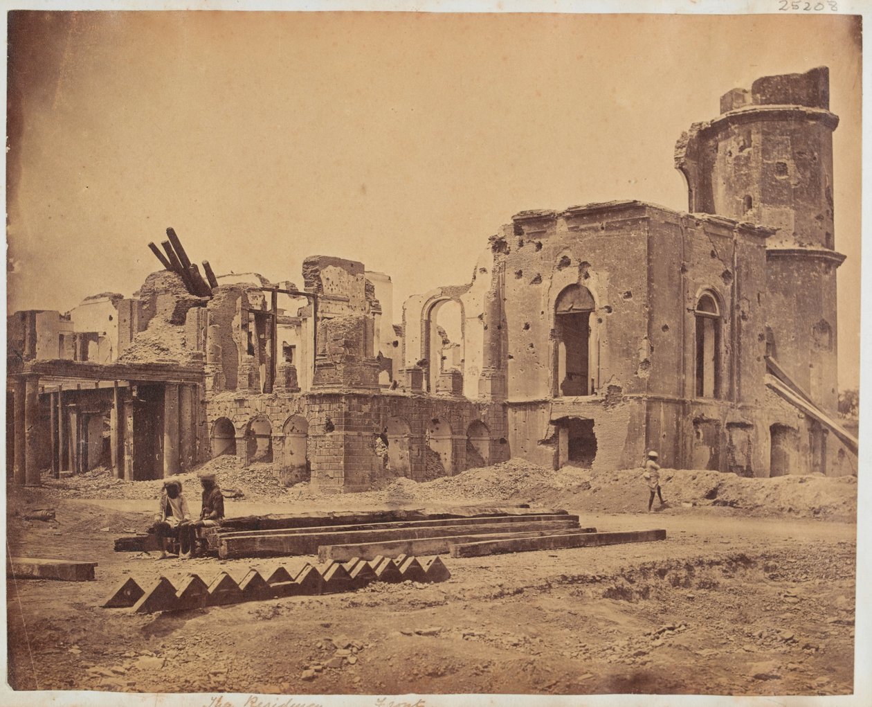 El frente de la Residencia, Lucknow, 1858 de Felice Beato