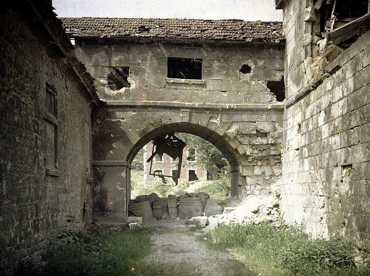 Fábrica de vidrio, Vauxrot, Cuffies, Aisne, Francia, 1917 de Fernand Cuville