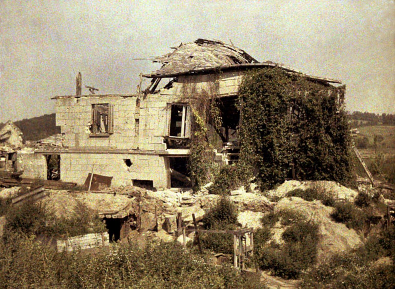El edificio de la granja Boevre en ruinas, Soissons, Aisne, Francia, 1917 de Fernand Cuville