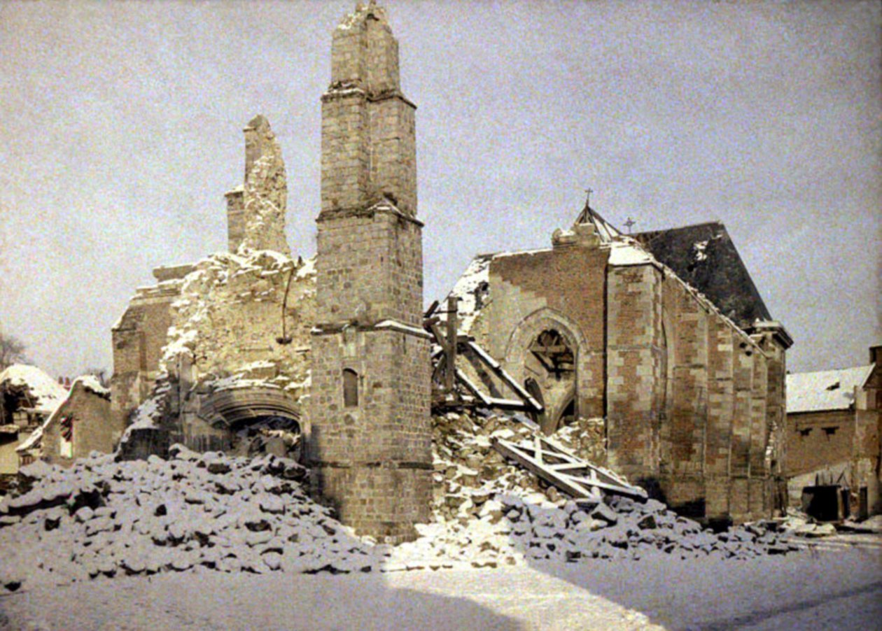 La iglesia de Saint-Martin, que fue volada durante la retirada del ejército alemán, Chauny, Aisne, Francia, febrero 1917 de Fernand Cuville
