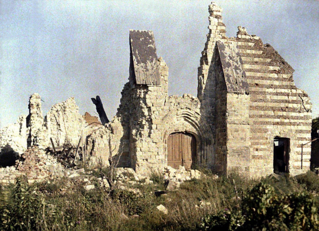 Los restos de la iglesia dañada, Marchelepot, Somme, Francia, 1917 de Fernand Cuville
