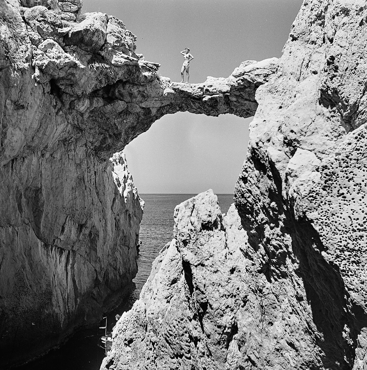 Arco natural en Aspra de Fosco Maraini