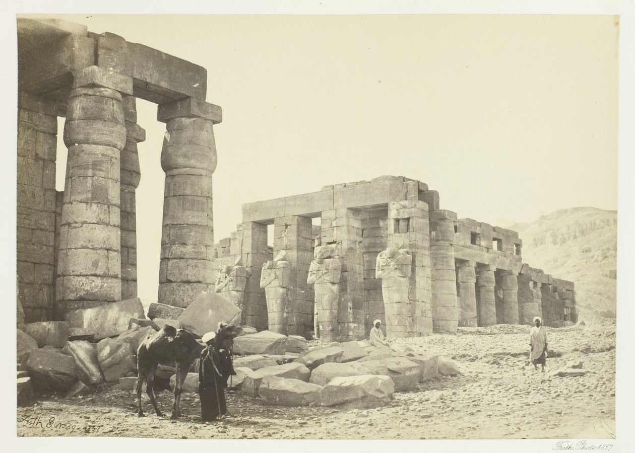 El Memnonium, Tebas, desde la llanura, 1857 de Francis Frith