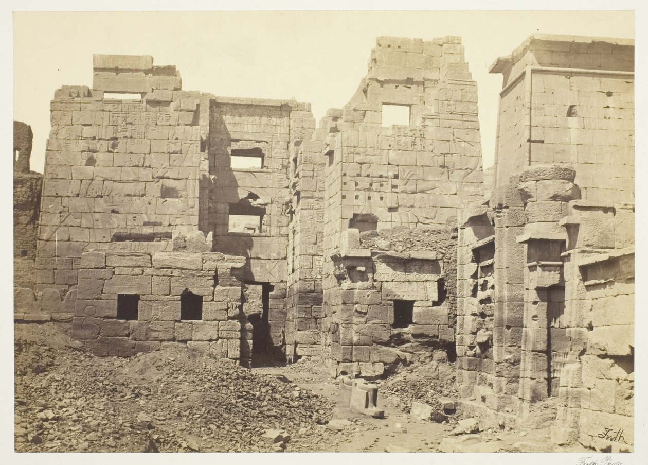 El Palacio del Templo, Medinet-Haboo de Francis Frith