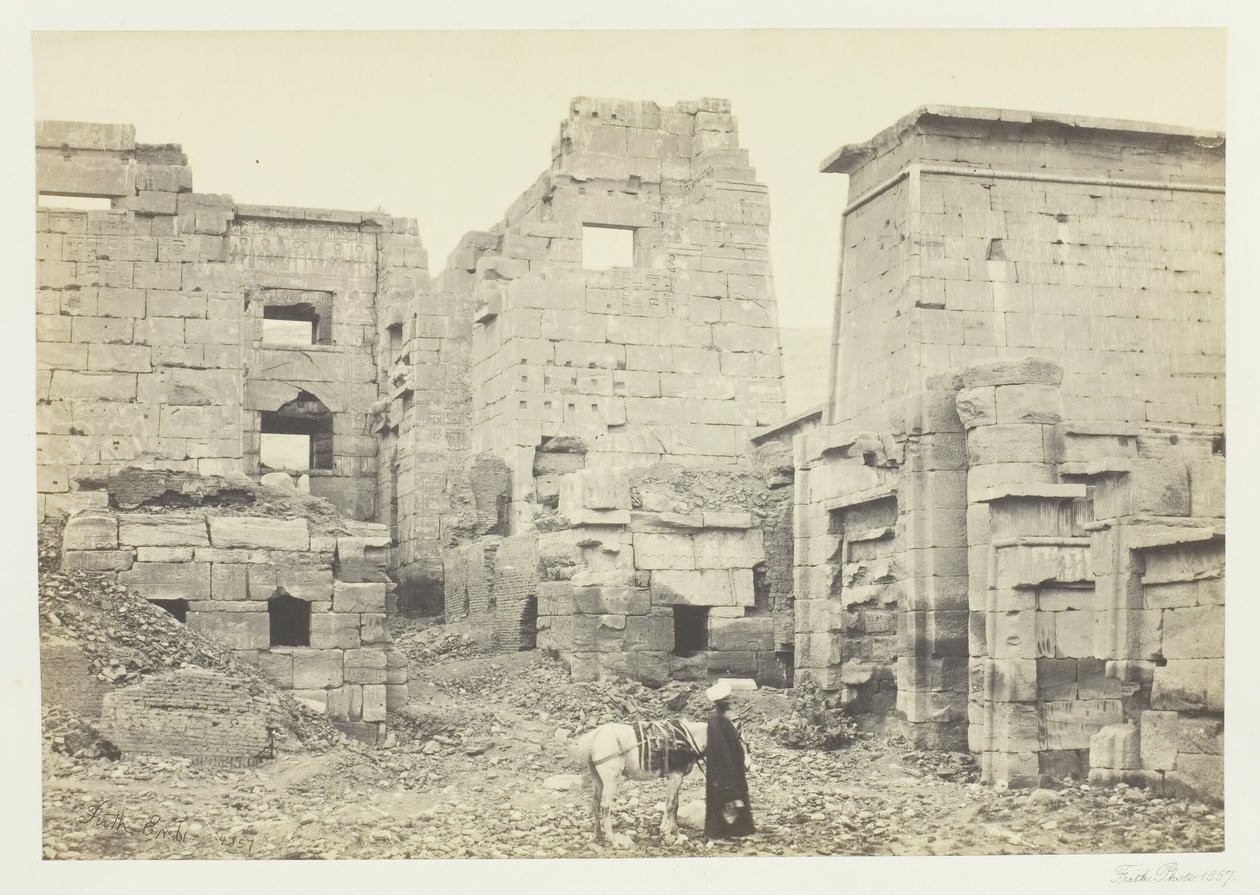 El Palacio del Templo, Medinet Haboo de Francis Frith