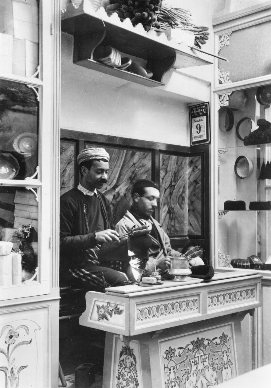 Fabricación de fez, c.1900 de French Photographer