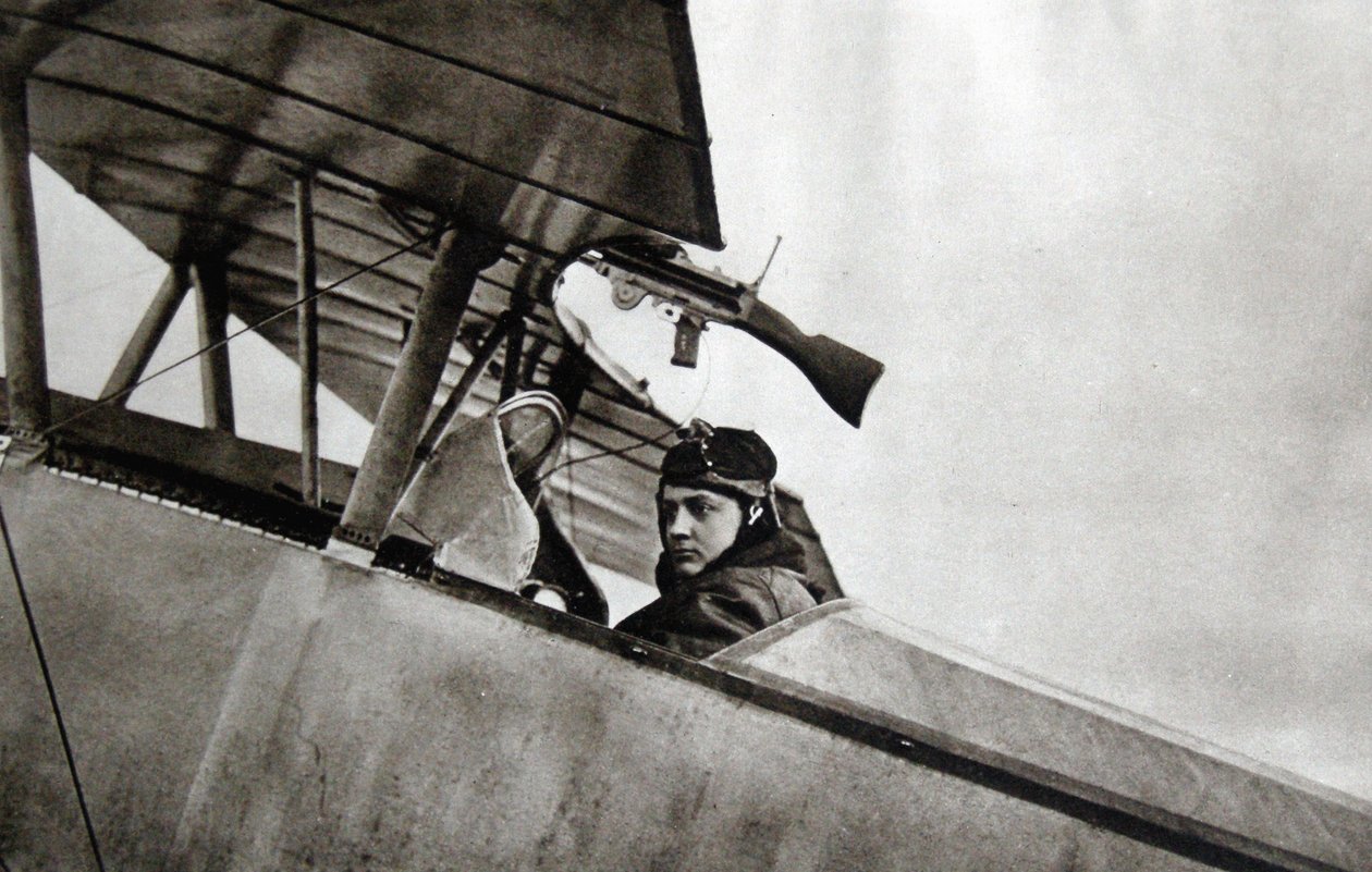 Guynemer en su avión de combate Nieuport 10, 1916 de French Photographer