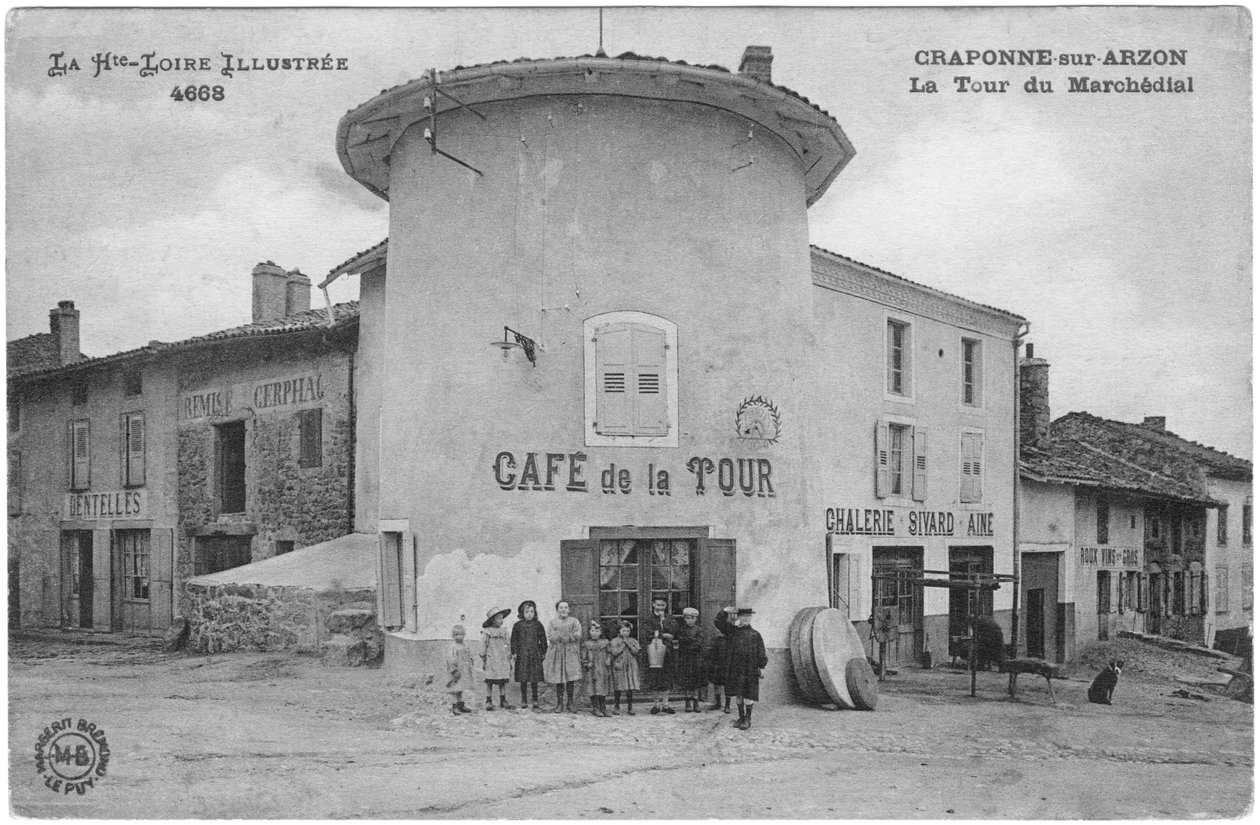Torre Marchedial en Craponne-sur-Arzon, principios del siglo XX de French Photographer