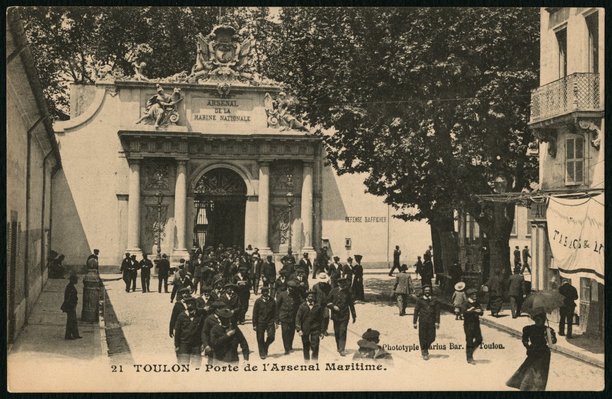 Postal que representa la puerta del Arsenal naval, Toulon, c.1900 de French Photographer