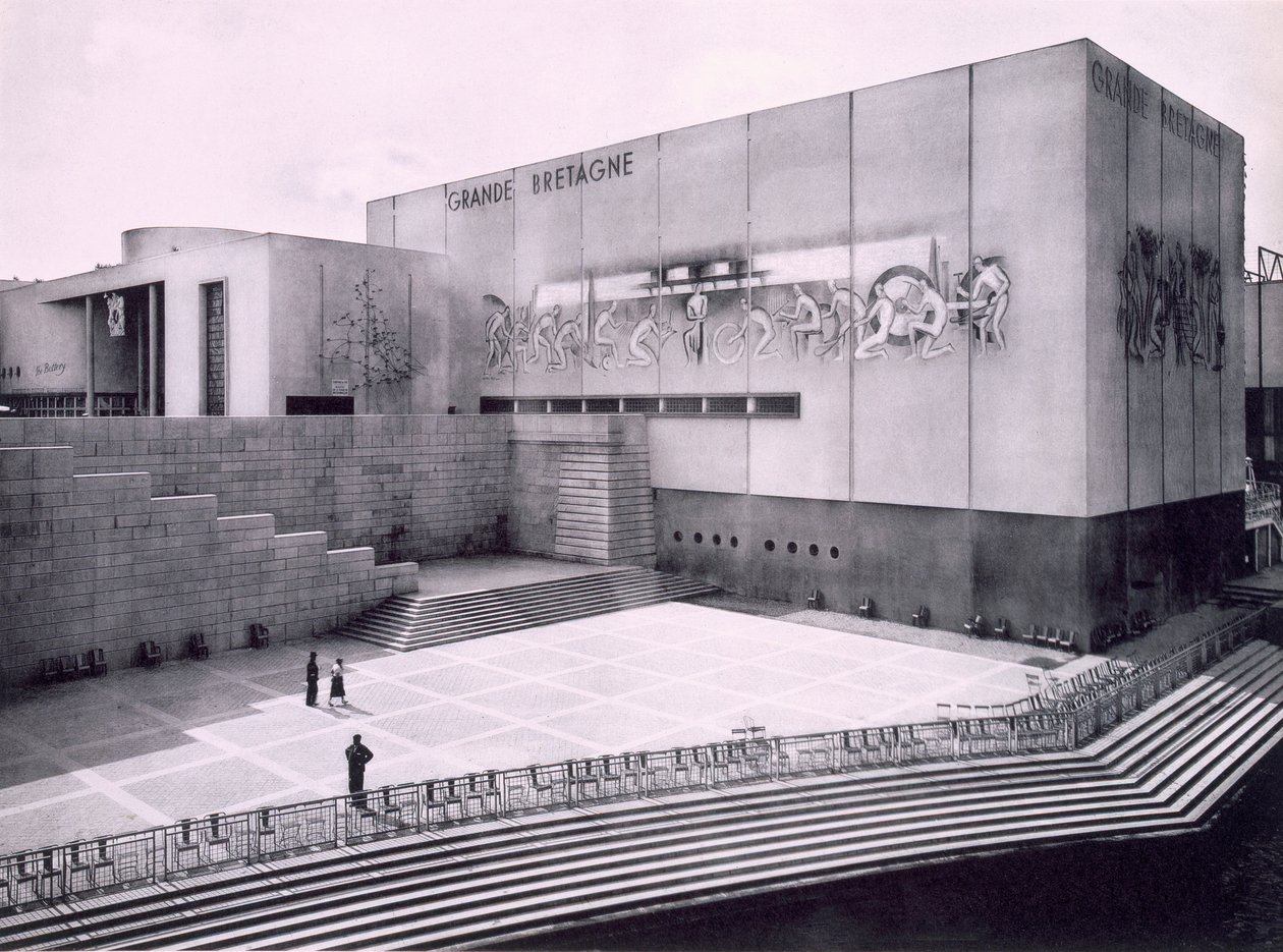 El edificio del Reino Unido en la Exposición Internacional de París, 1937 de French Photographer