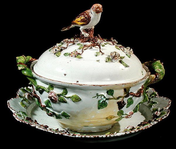 Sopera de Faience de Sceaux con Detalles de Pájaro y Rama de French School