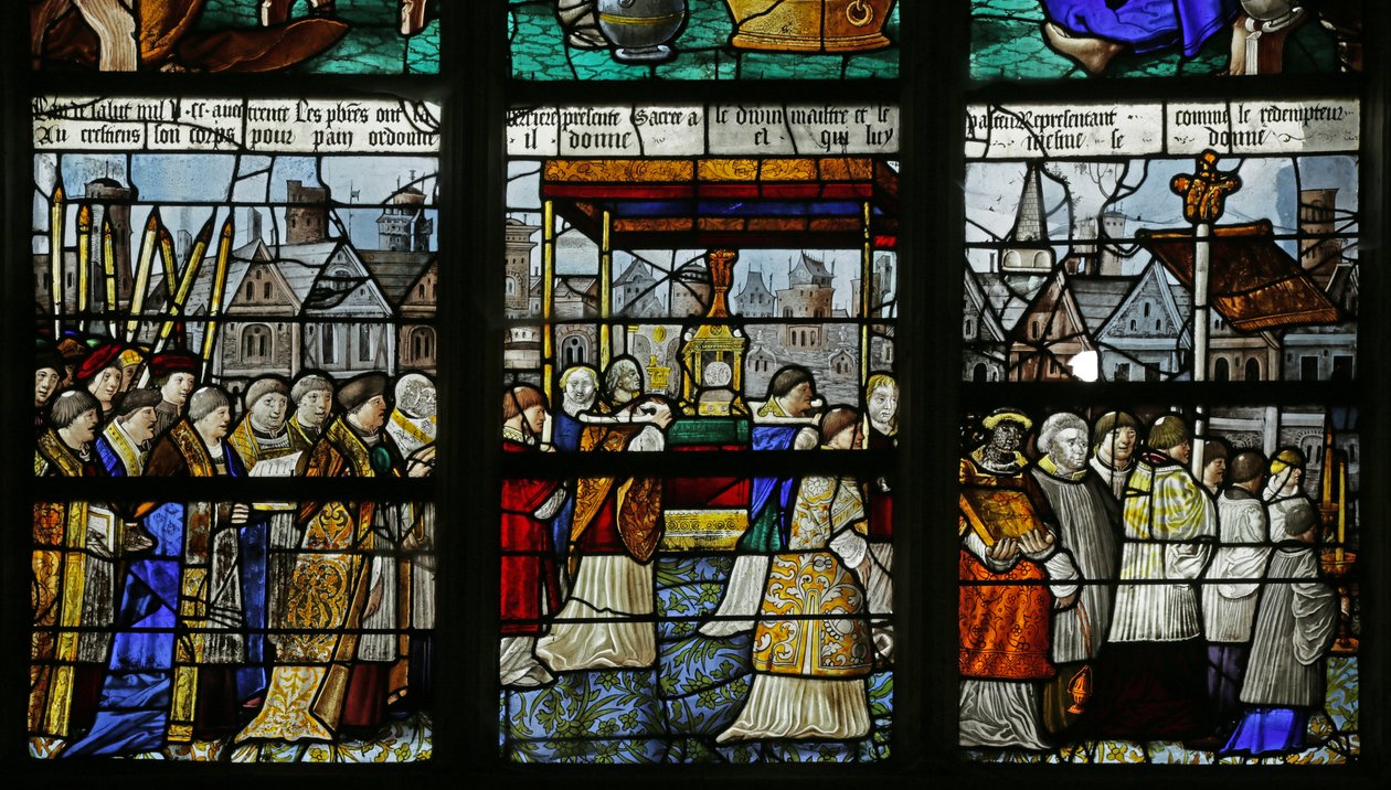 Vidriera que representa una procesión del Santísimo Sacramento (detalle) de French School