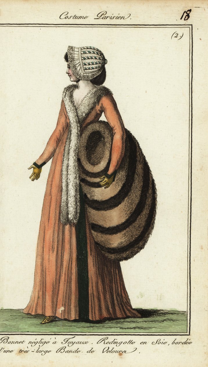 Mujer a la moda con enorme manguito de piel de French School