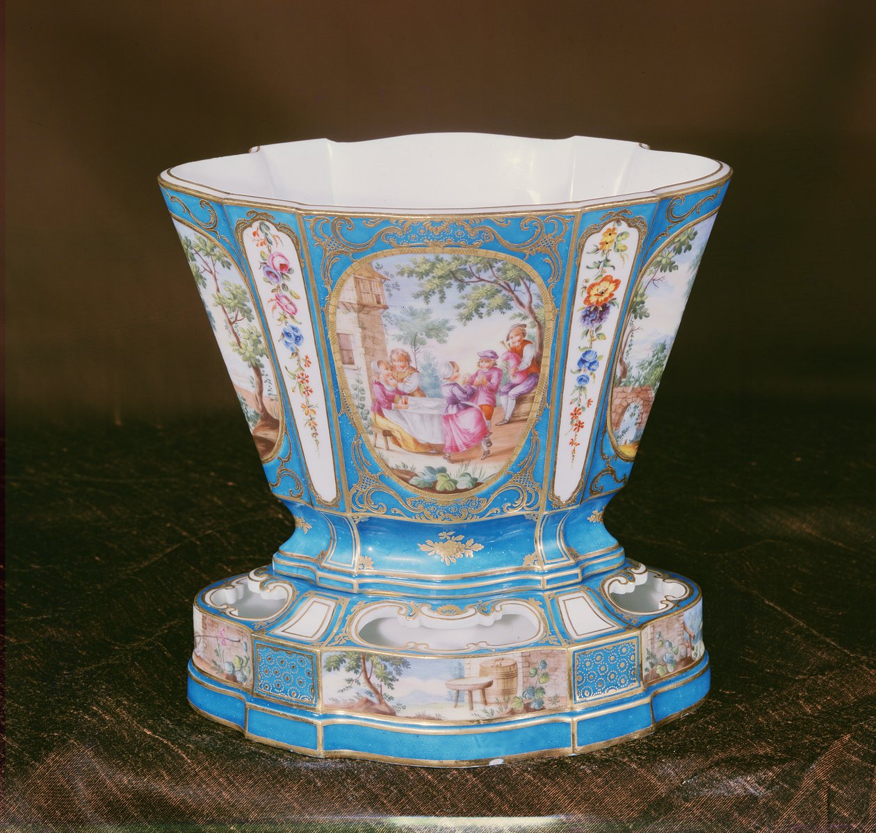 Eventail bleu-celeste jardiniere de Sevres de French School