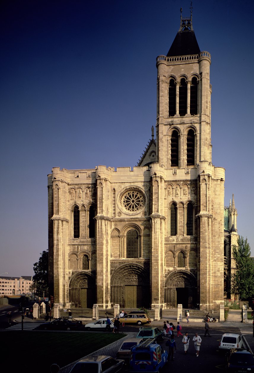 Vista de la fachada oeste, comenzada c.1135 de French School