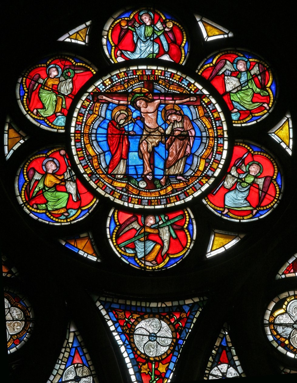Ventana w15 que representa la Crucifixión (mayormente moderna) de French School