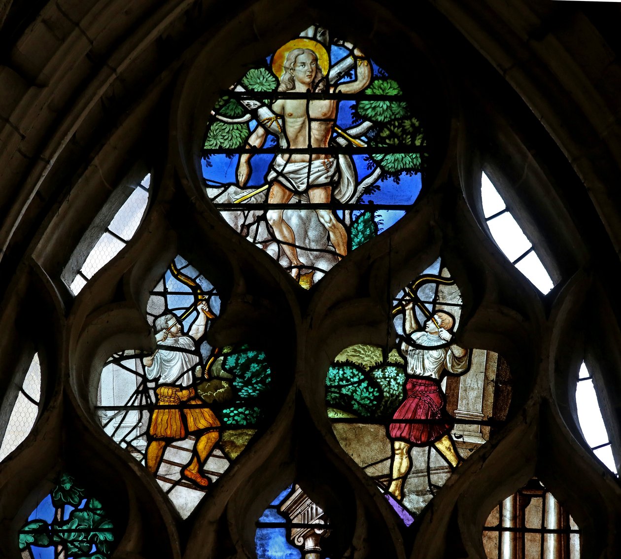 Ventana que representa a San Sebastián de French School