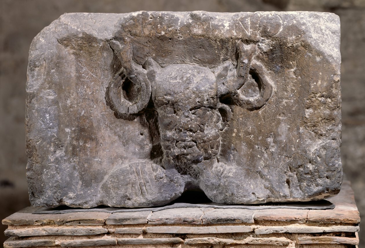 Capitel del Pilar de los Nautes que representa a Cernunnos de Gallo Roman