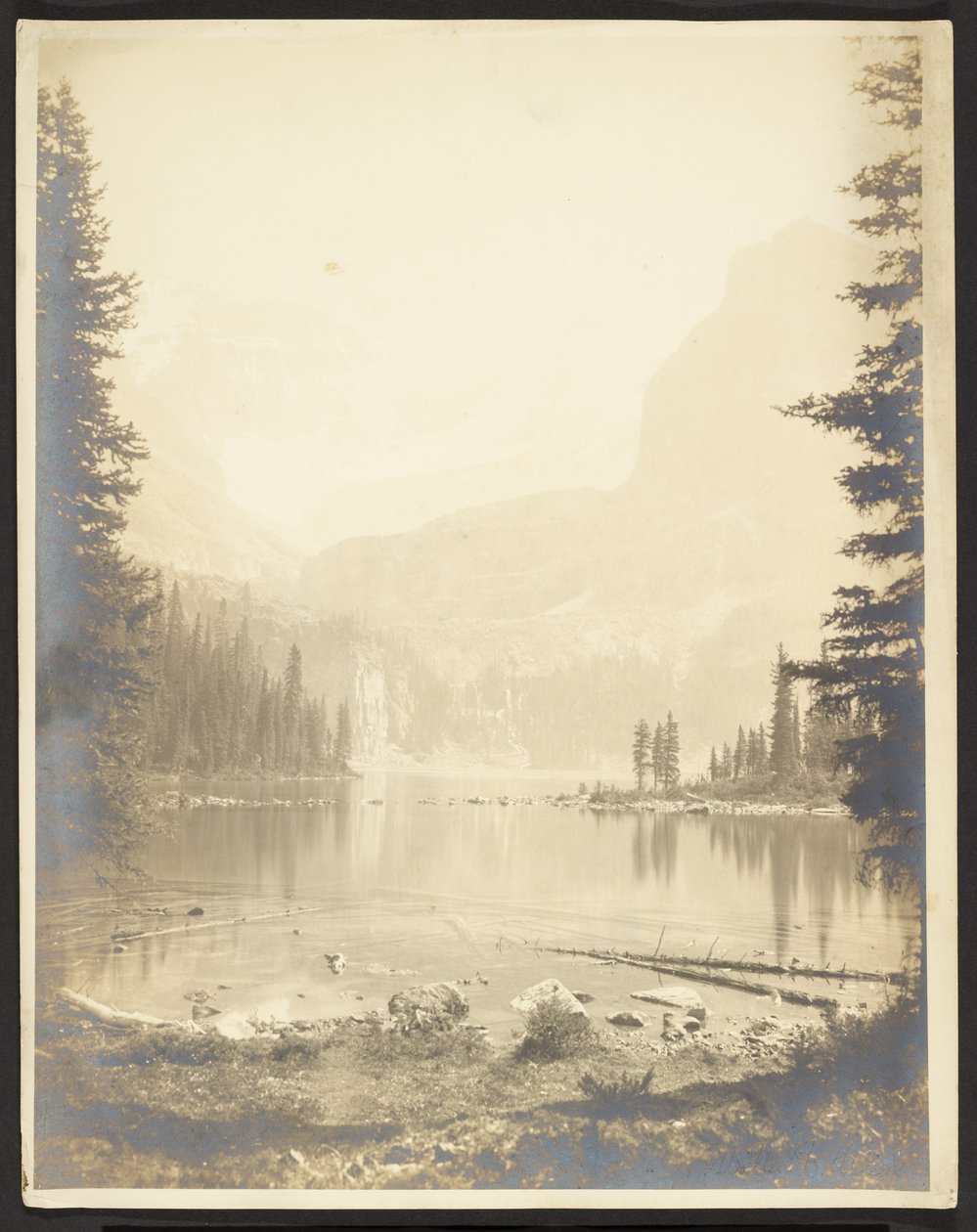 [Lago en Yosemite] de George Fiske