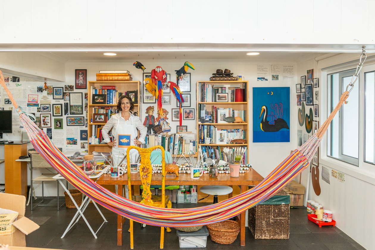 Cristina Rodríguez en su estudio, 2022 de Bartolome Esteban and studio Murillo