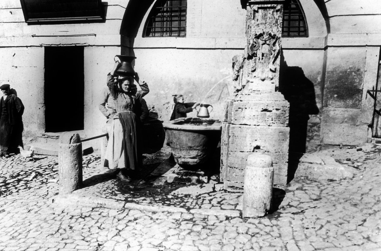 Mujeres en una fuente de Giovanni Battista Simone Unterveger