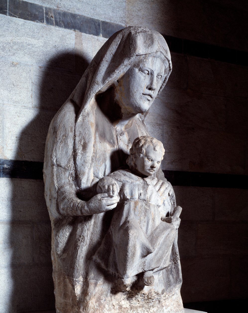 Virgen con niño de Giovanni Pisano